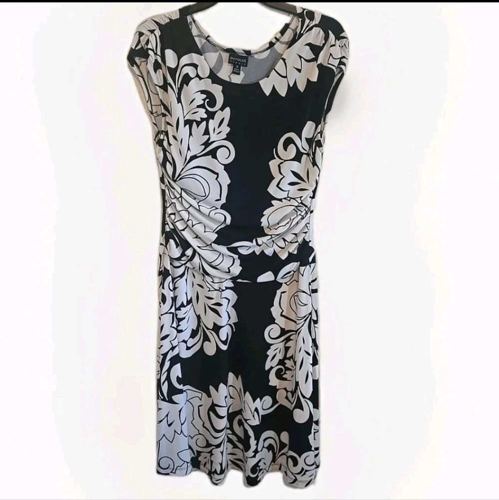Enfocus Studio Black and White Floral Ruched Midi Dress